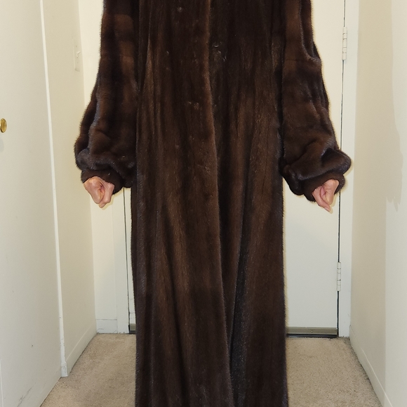 Full Length Mahogany Mink Coat - Picture 6 of 10